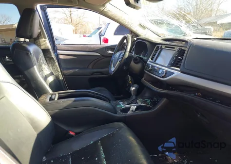 2017 Toyota Highlander Xle z USA, uszkodzony, nr VIN 5TDKZRFH2HS510276